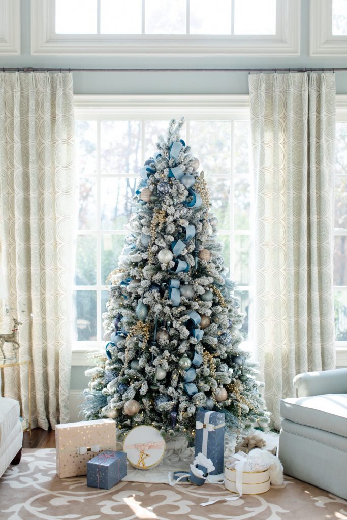 Blue style Christmas table by Shine Rugs