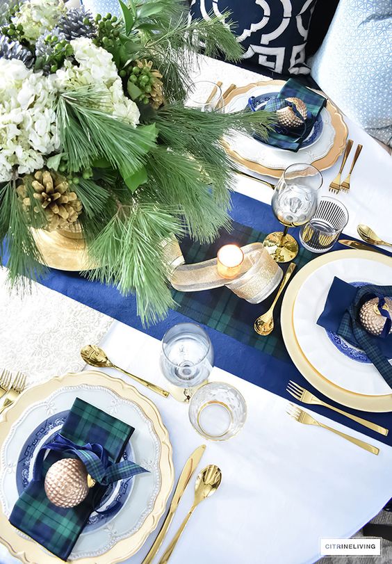 Blue style Christmas table by Shine Rugs