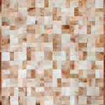 Alfombra de cuero de vaca patchwork beige y blanco con diseño de ladrillos y borde