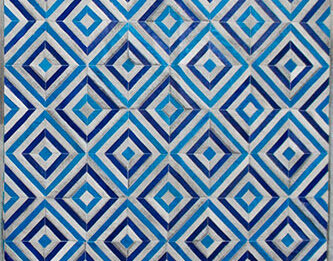 Alfombra de cuero de vaca patchwork con rombos grises y azules