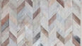 Alfombra de cuero de vaca patchwork Chevron gris topo y rojo