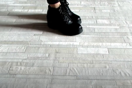 Alfombra de piel de vaca patchwork blanca a rayas Shine Rugs - Alfombras de cuero de vaca a medida en Youtube