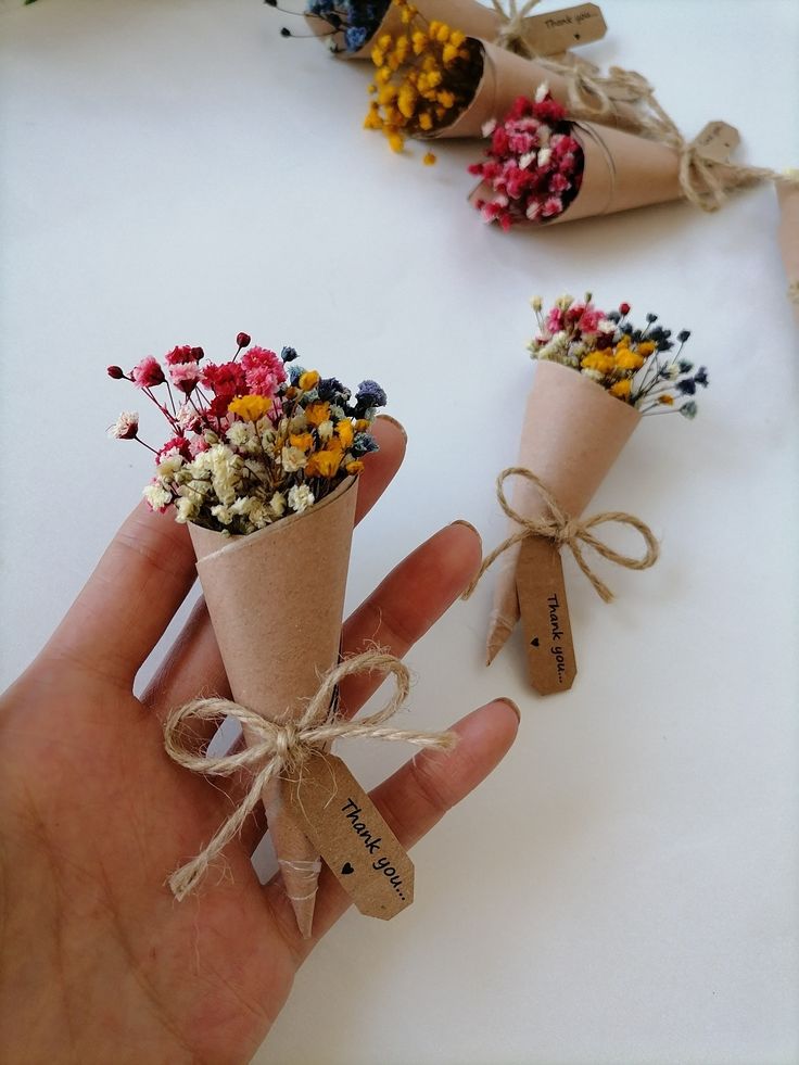 Magnet favors mini bouquet seen on Etsy